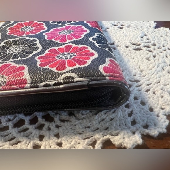 Vera Bradley BLOSSUM Black-Pink Floral Wristlet Wallet Zip-Around Vinyl - Picture 6 of 12